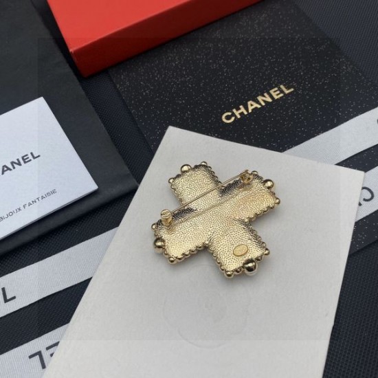 シンプルで大人っぽい印象が素敵 2024SS ブローチ CHANEL シャネル