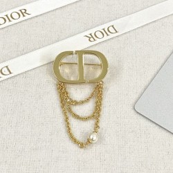 春夏に使えるおすすめトップス 2024SS ブローチ DIOR ディオール