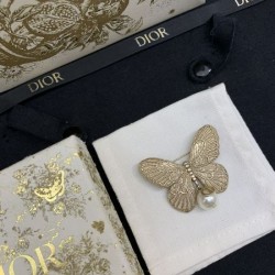 クラシックな雰囲気のトップス 2024SS ブローチ GUCCI グッチ