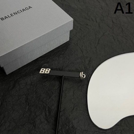 大人っぽい雰囲気 2024SS イヤリング BALENCIAGA バレンシアガ 大人っぽい雰囲気 2024SS イヤリング BALENCIAGA バレンシアガ