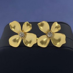 おしゃれに見せるキーワード 2024SS イヤリング CELINE セリーヌ 