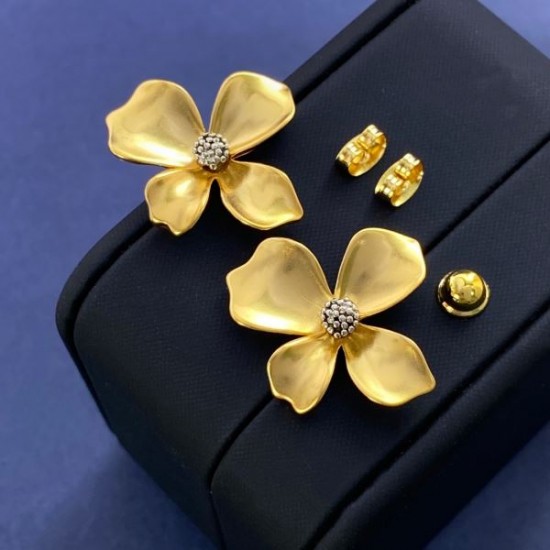 おしゃれに見せるキーワード 2024SS イヤリング CELINE セリーヌ おしゃれに見せるキーワード 2024SS イヤリング CELINE セリーヌ