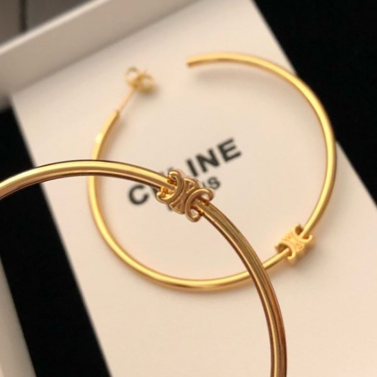 抜け感のあるスタイルが完成 2024SS イヤリング CELINE セリーヌ 抜け感のあるスタイルが完成 2024SS イヤリング CELINE セリーヌ