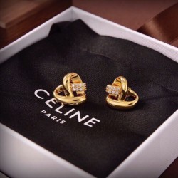 トップスからチラ見える安心 2024SS イヤリング CELINE セリーヌ 