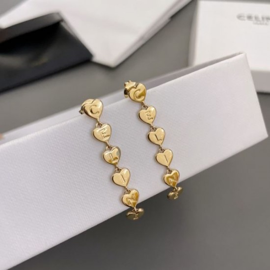 使えて可愛いデザイン夏新品 2024SS イヤリング CELINE セリーヌ 使えて可愛いデザイン夏新品 2024SS イヤリング CELINE セリーヌ