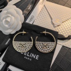 ファッションに新しい色 2024SS イヤリング CHANEL シャネル