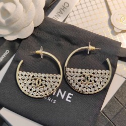 ファッションに新しい色 2024SS イヤリング CHANEL シャネル