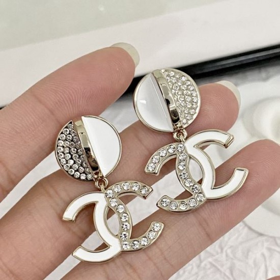 夏に必須の定番アイテム 2024SS イヤリング CHANEL シャネル 夏に必須の定番アイテム 2024SS イヤリング CHANEL シャネル
