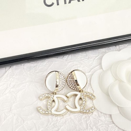 夏に必須の定番アイテム 2024SS イヤリング CHANEL シャネル 夏に必須の定番アイテム 2024SS イヤリング CHANEL シャネル