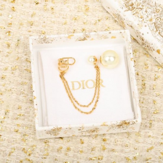 上級者すぎる着こなし 2024SS イヤリング DIOR ディオール 上級者すぎる着こなし 2024SS イヤリング DIOR ディオール