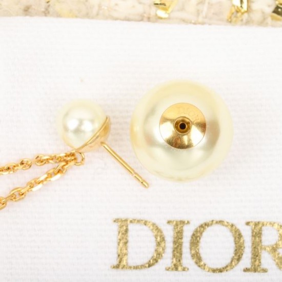 上級者すぎる着こなし 2024SS イヤリング DIOR ディオール 上級者すぎる着こなし 2024SS イヤリング DIOR ディオール
