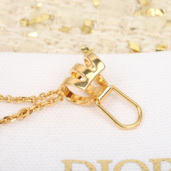 上級者すぎる着こなし 2024SS イヤリング DIOR ディオール 上級者すぎる着こなし 2024SS イヤリング DIOR ディオール