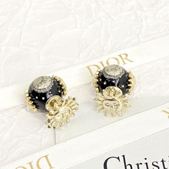 お目立ち度の高い新品 2024SS イヤリング DIOR ディオール お目立ち度の高い新品 2024SS イヤリング DIOR ディオール