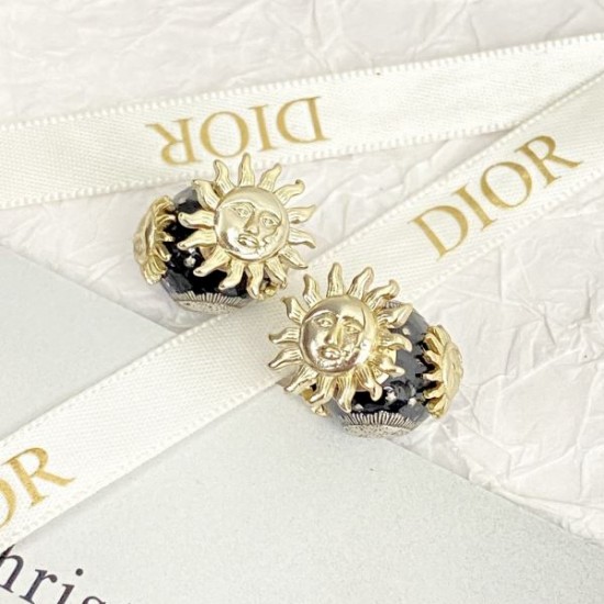 お目立ち度の高い新品 2024SS イヤリング DIOR ディオール お目立ち度の高い新品 2024SS イヤリング DIOR ディオール