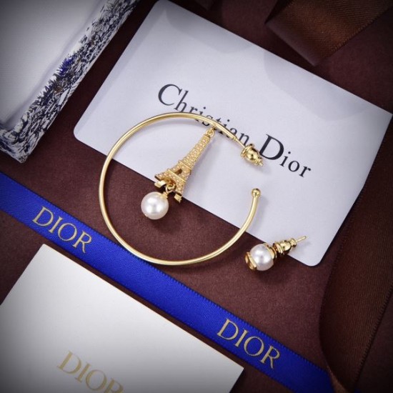 夏らしく爽やかな印象 2024SS イヤリング DIOR ディオール 夏らしく爽やかな印象 2024SS イヤリング DIOR ディオール