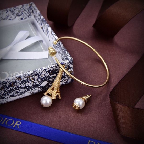夏らしく爽やかな印象 2024SS イヤリング DIOR ディオール 夏らしく爽やかな印象 2024SS イヤリング DIOR ディオール