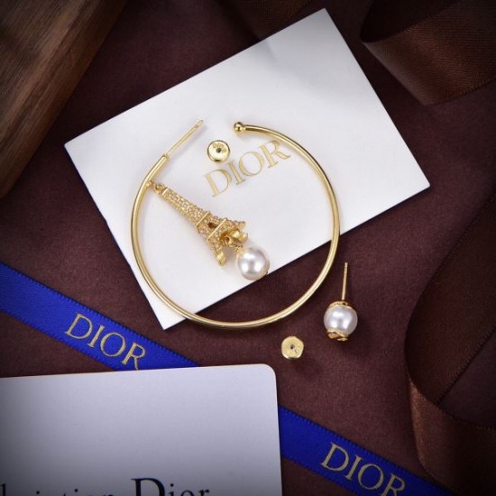 夏らしく爽やかな印象 2024SS イヤリング DIOR ディオール 夏らしく爽やかな印象 2024SS イヤリング DIOR ディオール
