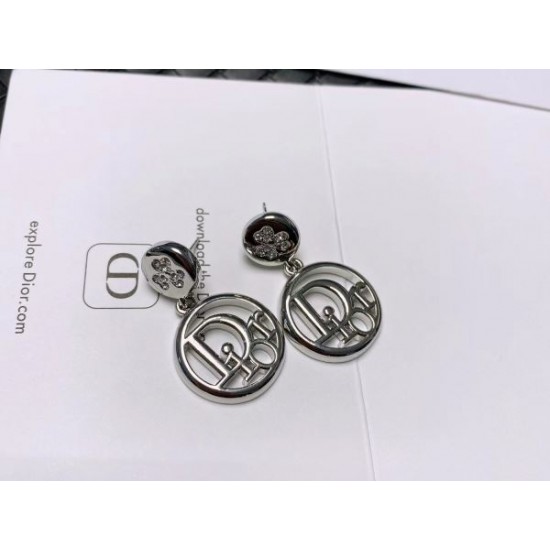 毎シーズン人気が高い 2024SS イヤリング DIOR ディオール 毎シーズン人気が高い 2024SS イヤリング DIOR ディオール