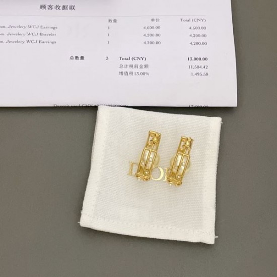 気になるアイテム人気 2024SS イヤリング DIOR ディオール 気になるアイテム人気 2024SS イヤリング DIOR ディオール