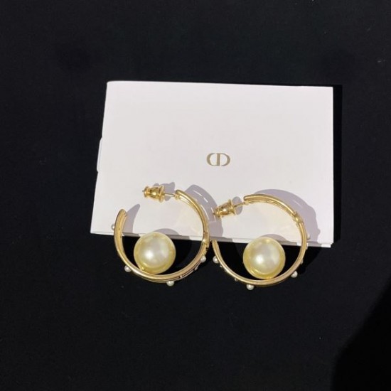 気になるアイテム人気 2024SS イヤリング DIOR ディオール 気になるアイテム人気 2024SS イヤリング DIOR ディオール