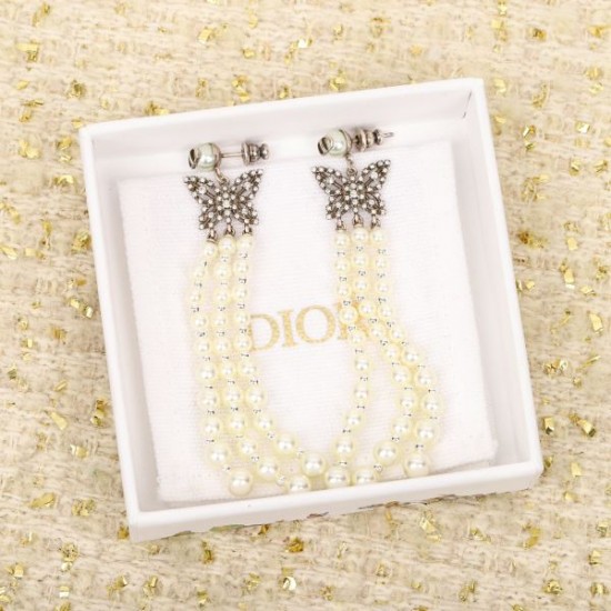 きれいめコーデに変身 2024SS イヤリング DIOR ディオール きれいめコーデに変身 2024SS イヤリング DIOR ディオール