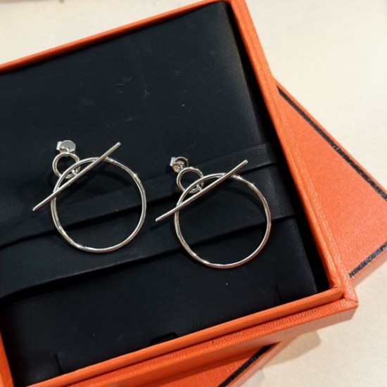 カジュアルで気分爽快 2024SS イヤリング HERMES エルメス