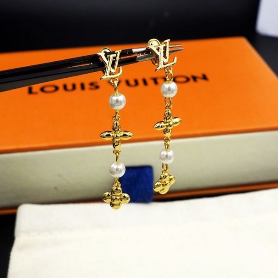 ホリデー限定 2024SS イヤリング LOUIS VUITTON ルイヴィトン ホリデー限定 2024SS イヤリング LOUIS VUITTON ルイヴィトン