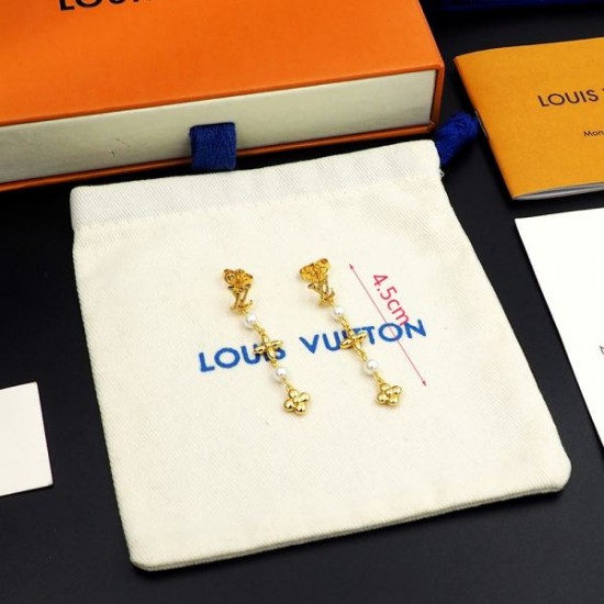 ホリデー限定 2024SS イヤリング LOUIS VUITTON ルイヴィトン ホリデー限定 2024SS イヤリング LOUIS VUITTON ルイヴィトン