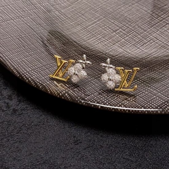 定番人気商品 2024SS イヤリング LOUIS VUITTON ルイヴィトン 定番人気商品 2024SS イヤリング LOUIS VUITTON ルイヴィトン