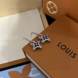 大人でお上品 2024SS イヤリング LOUIS VUITTON ルイヴィトン
