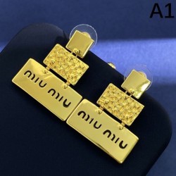 セールお早めに 2024SS イヤリング MIU MIU ミュウミュウ