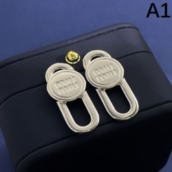 バカ売れ継続中 2024SS イヤリング MIU MIU ミュウミュウ