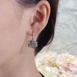 カジュアルめなコーデ 2024SS イヤリング PIAGET ピアジェ