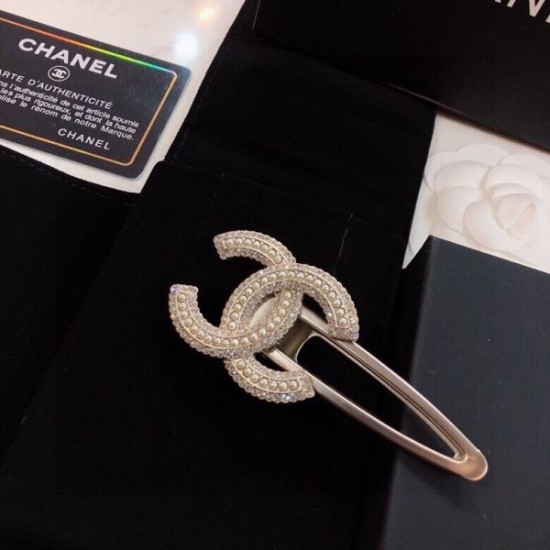 普段使いに最適の大人スタイル 2024SS 髪飾り CHANEL シャネル 普段使いに最適の大人スタイル 2024SS 髪飾り CHANEL シャネル