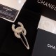 普段使いに最適の大人スタイル 2024SS 髪飾り CHANEL シャネル 普段使いに最適の大人スタイル 2024SS 髪飾り CHANEL シャネル