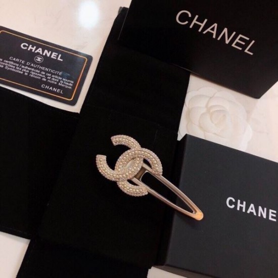 普段使いに最適の大人スタイル 2024SS 髪飾り CHANEL シャネル 普段使いに最適の大人スタイル 2024SS 髪飾り CHANEL シャネル