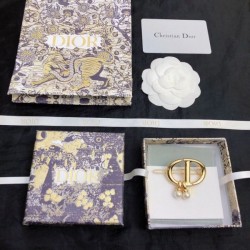 人気もまだまだ継続しています 2024SS 髪飾り DIOR ディオール