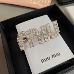 この夏に入れるべき 2024SS 髪飾り MIU MIU ミュウミュウ