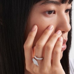ウェアに取り入れるのが今季流 2024SS リング PRADA プラダ