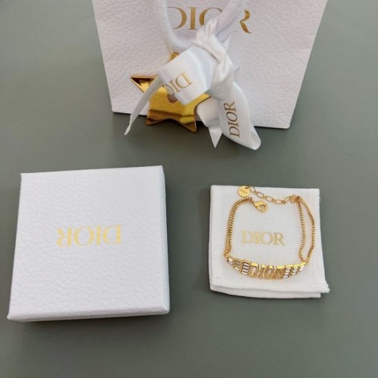 夏や秋口に活躍する 2024SS ブレスレット DIOR ディオール 夏や秋口に活躍する 2024SS ブレスレット DIOR ディオール