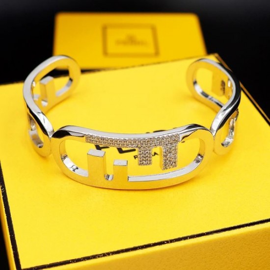限定発売の夏季新作 2024SS ブレスレット FENDI フェンデイ 限定発売の夏季新作 2024SS ブレスレット FENDI フェンデイ