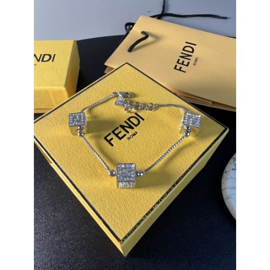 この夏に入れるべき 2024SS ブレスレット FENDI フェンデイ
