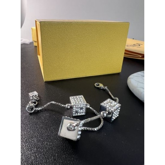 この夏に入れるべき 2024SS ブレスレット FENDI フェンデイ