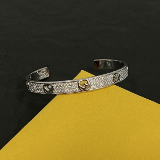 新作数量限定セール 2024SS ブレスレット FENDI フェンデイ 新作数量限定セール 2024SS ブレスレット FENDI フェンデイ