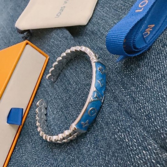流行中アイテム 2024SS ブレスレット LOUIS VUITTON ルイヴィトン