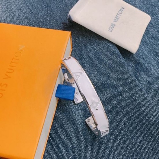 目玉商品セール 2024SS ブレスレット LOUIS VUITTON ルイヴィトン 目玉商品セール 2024SS ブレスレット LOUIS VUITTON ルイヴィトン