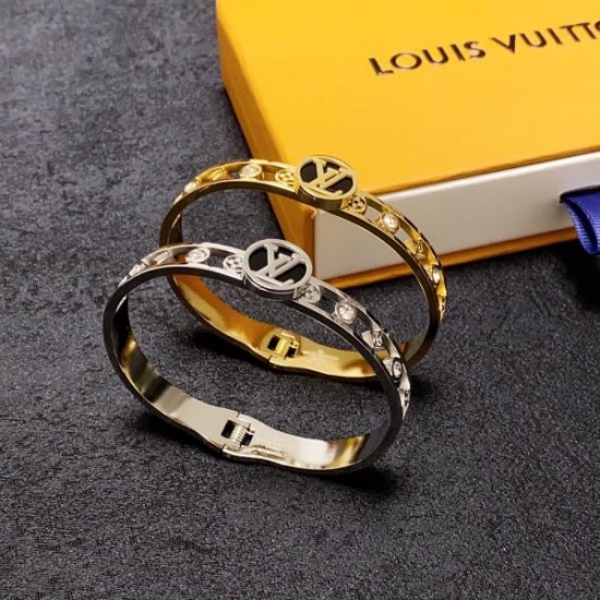 人気定番大人気 2024SS ブレスレット LOUIS VUITTON ルイヴィトン 人気定番大人気 2024SS ブレスレット LOUIS VUITTON ルイヴィトン
