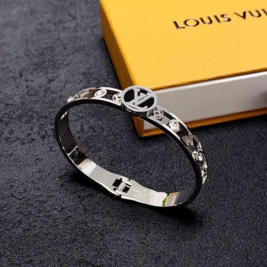人気定番大人気 2024SS ブレスレット LOUIS VUITTON ルイヴィトン 人気定番大人気 2024SS ブレスレット LOUIS VUITTON ルイヴィトン