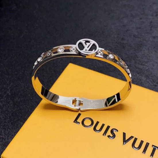 人気定番大人気 2024SS ブレスレット LOUIS VUITTON ルイヴィトン 人気定番大人気 2024SS ブレスレット LOUIS VUITTON ルイヴィトン