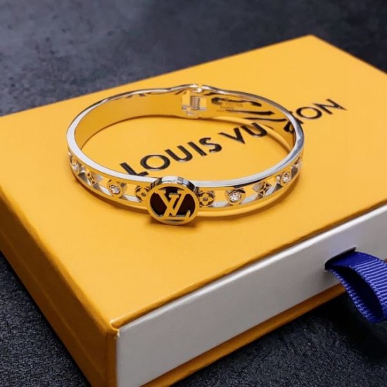 人気定番大人気 2024SS ブレスレット LOUIS VUITTON ルイヴィトン 人気定番大人気 2024SS ブレスレット LOUIS VUITTON ルイヴィトン